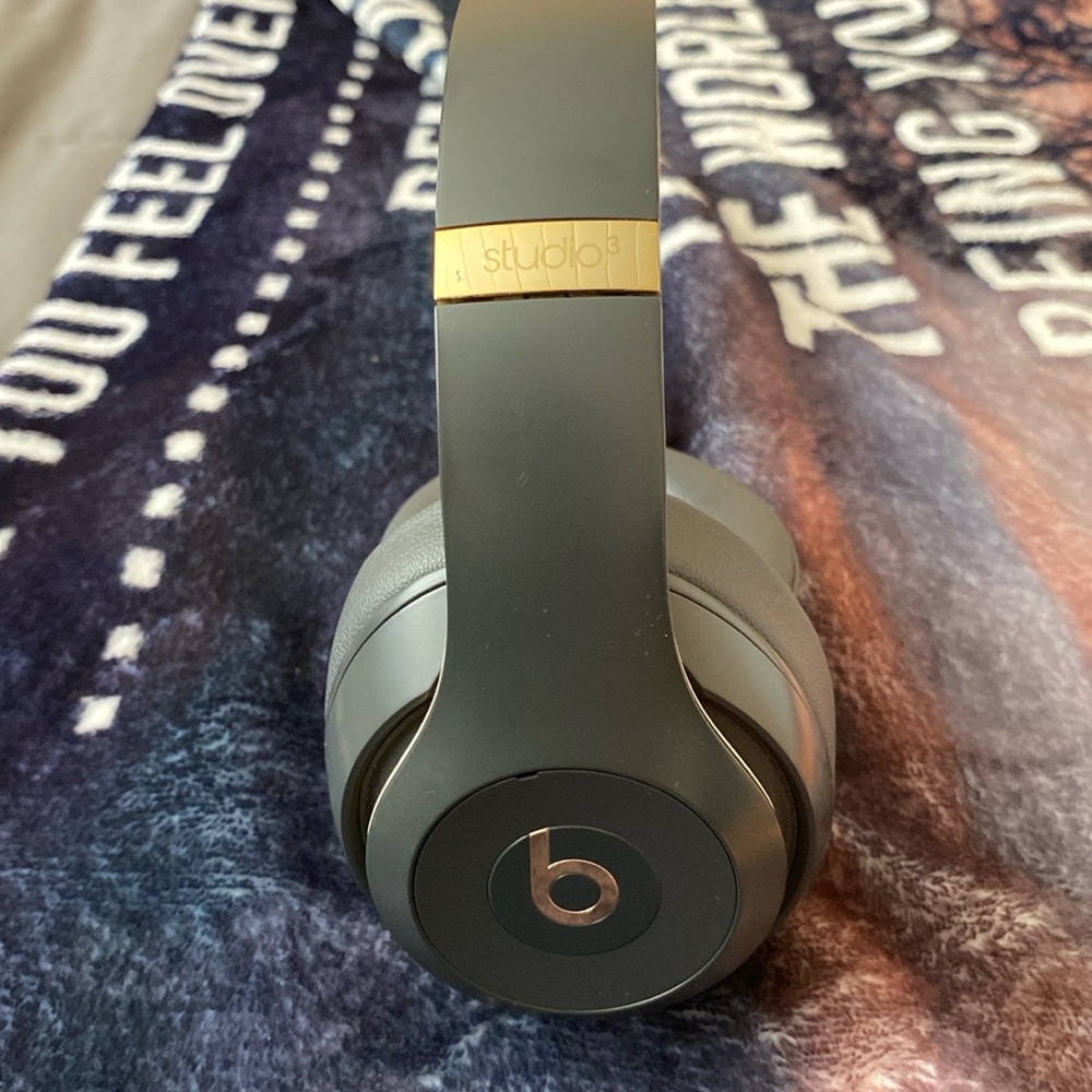 These headphones are Beats by dre.